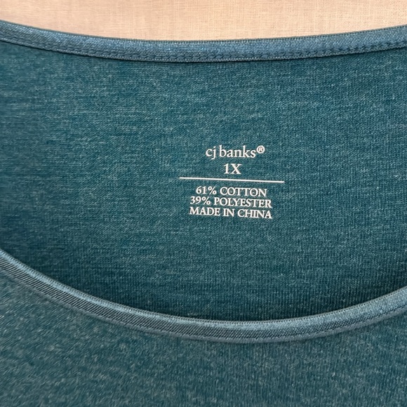 Solid tshirt - Picture 2 of 4